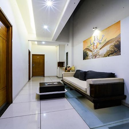 Hotel Sri Sri Executive, Colhapur Exterior foto