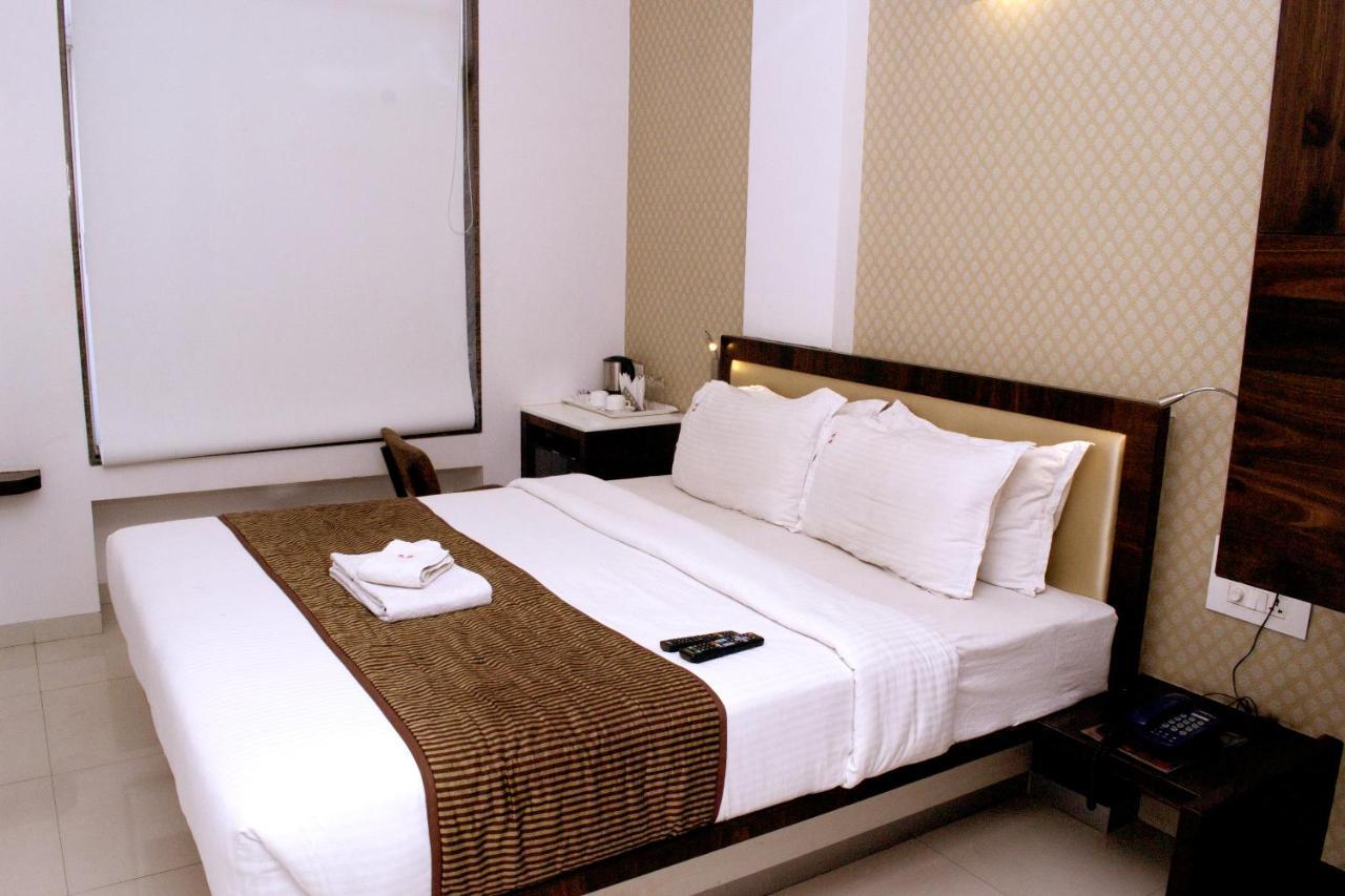 Hotel Sri Sri Executive, Colhapur Exterior foto