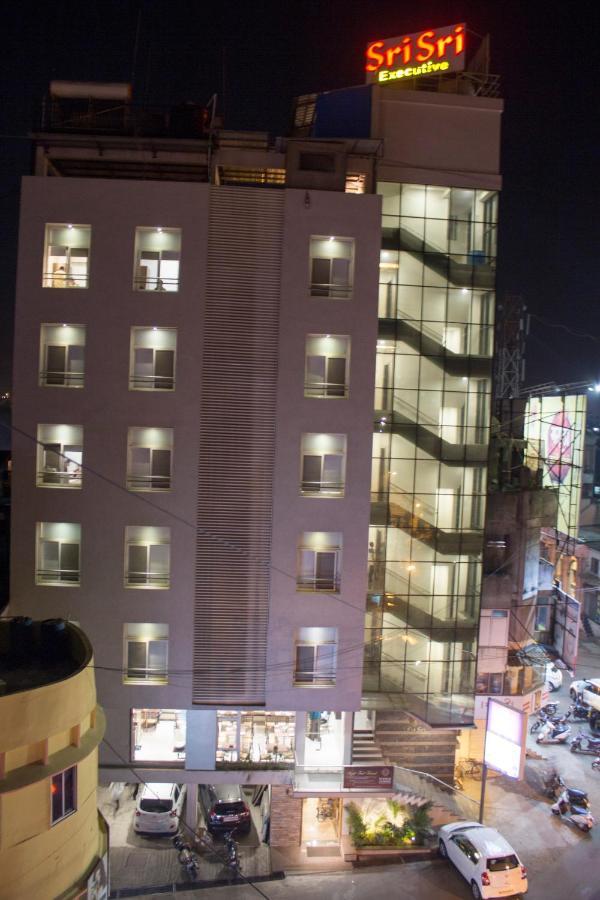 Hotel Sri Sri Executive, Colhapur Exterior foto