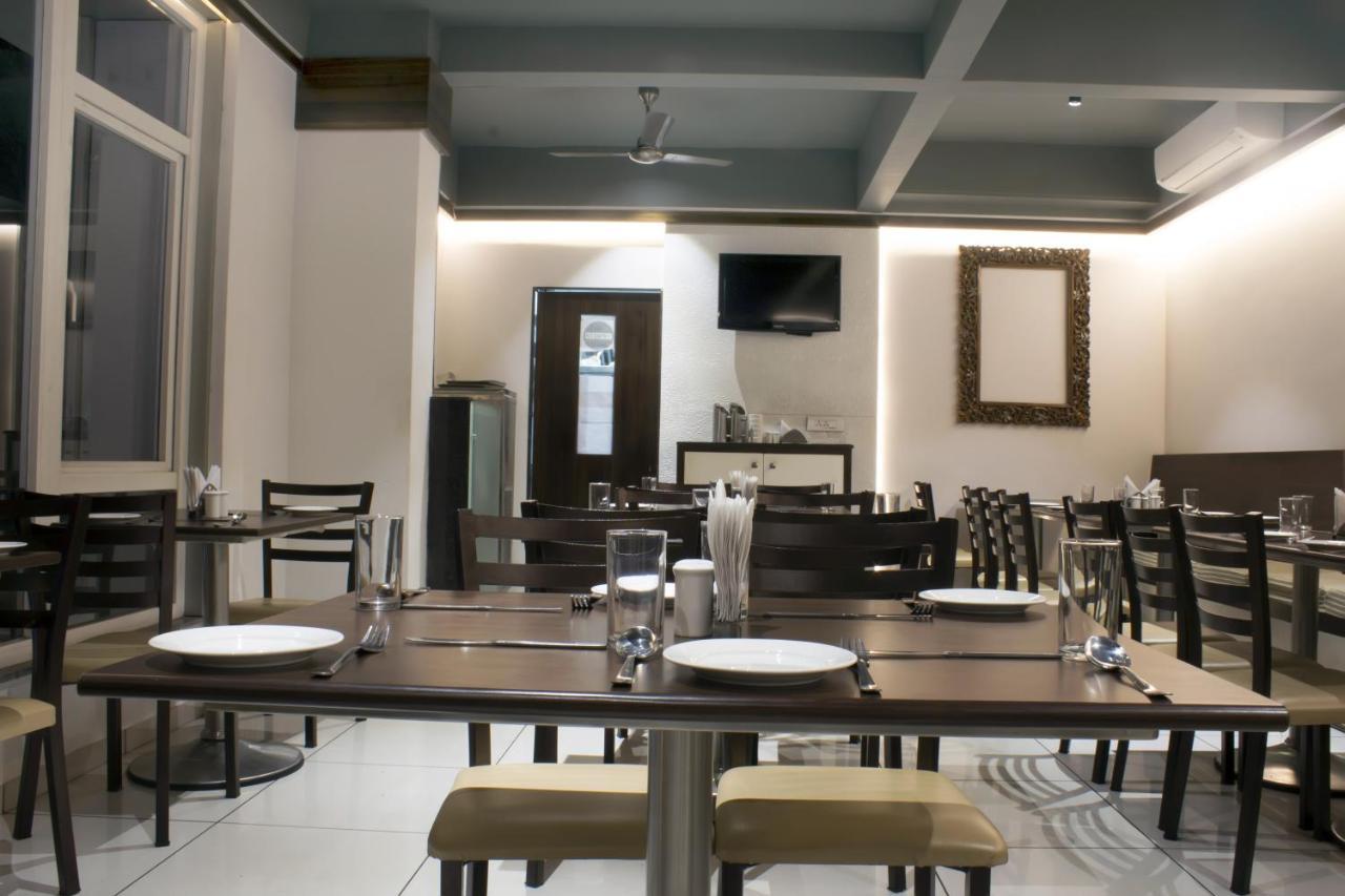 Hotel Sri Sri Executive, Colhapur Exterior foto