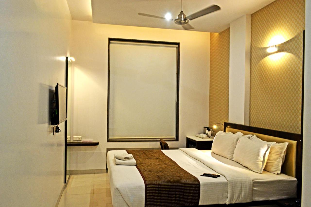 Hotel Sri Sri Executive, Colhapur Exterior foto