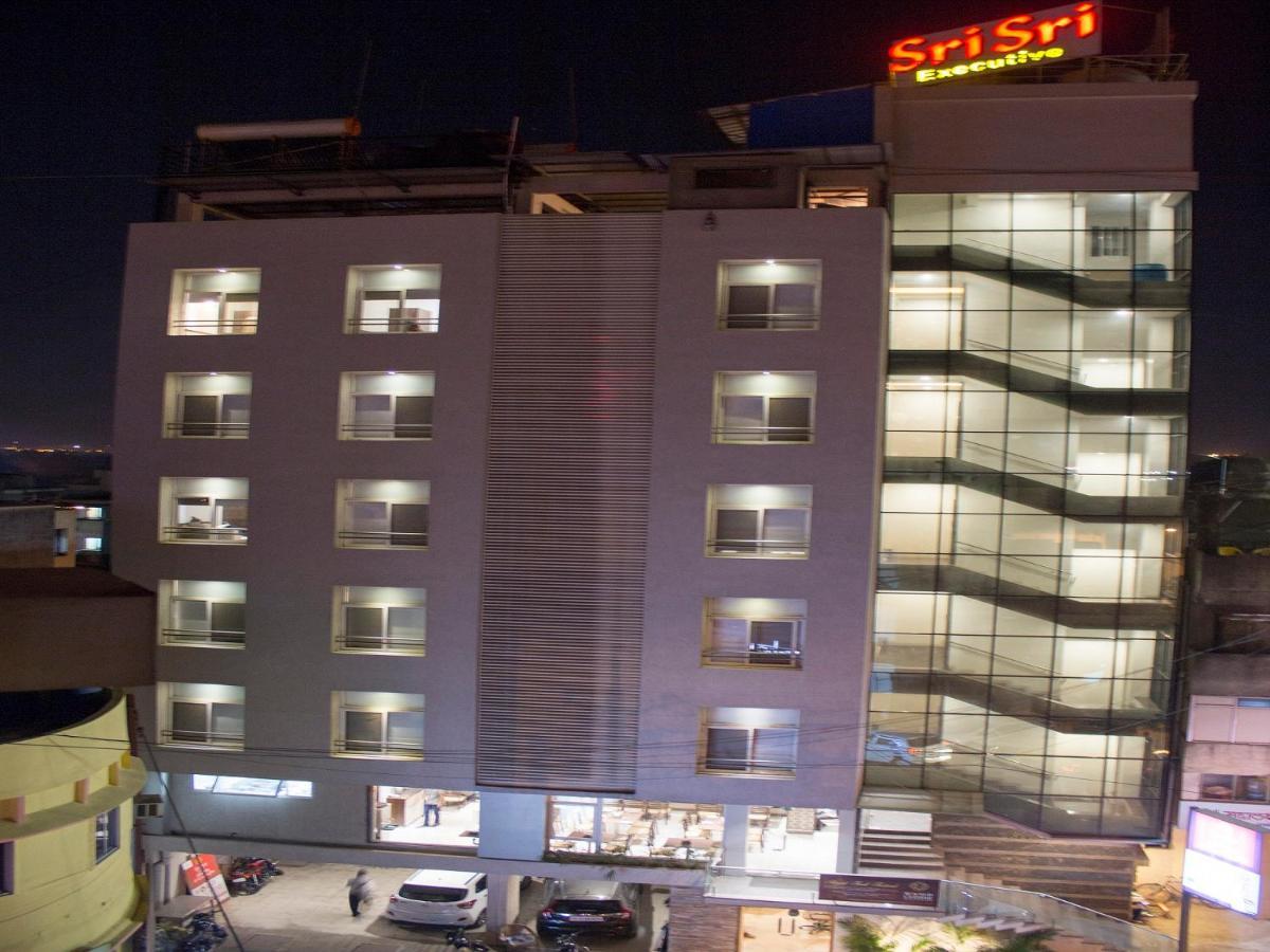 Hotel Sri Sri Executive, Colhapur Exterior foto