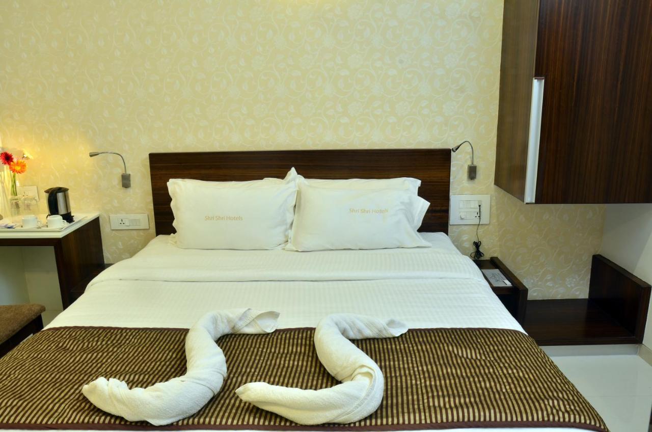 Hotel Sri Sri Executive, Colhapur Exterior foto