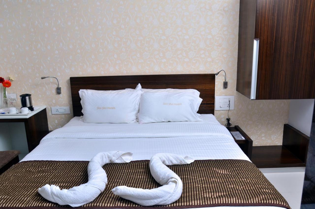 Hotel Sri Sri Executive, Colhapur Exterior foto