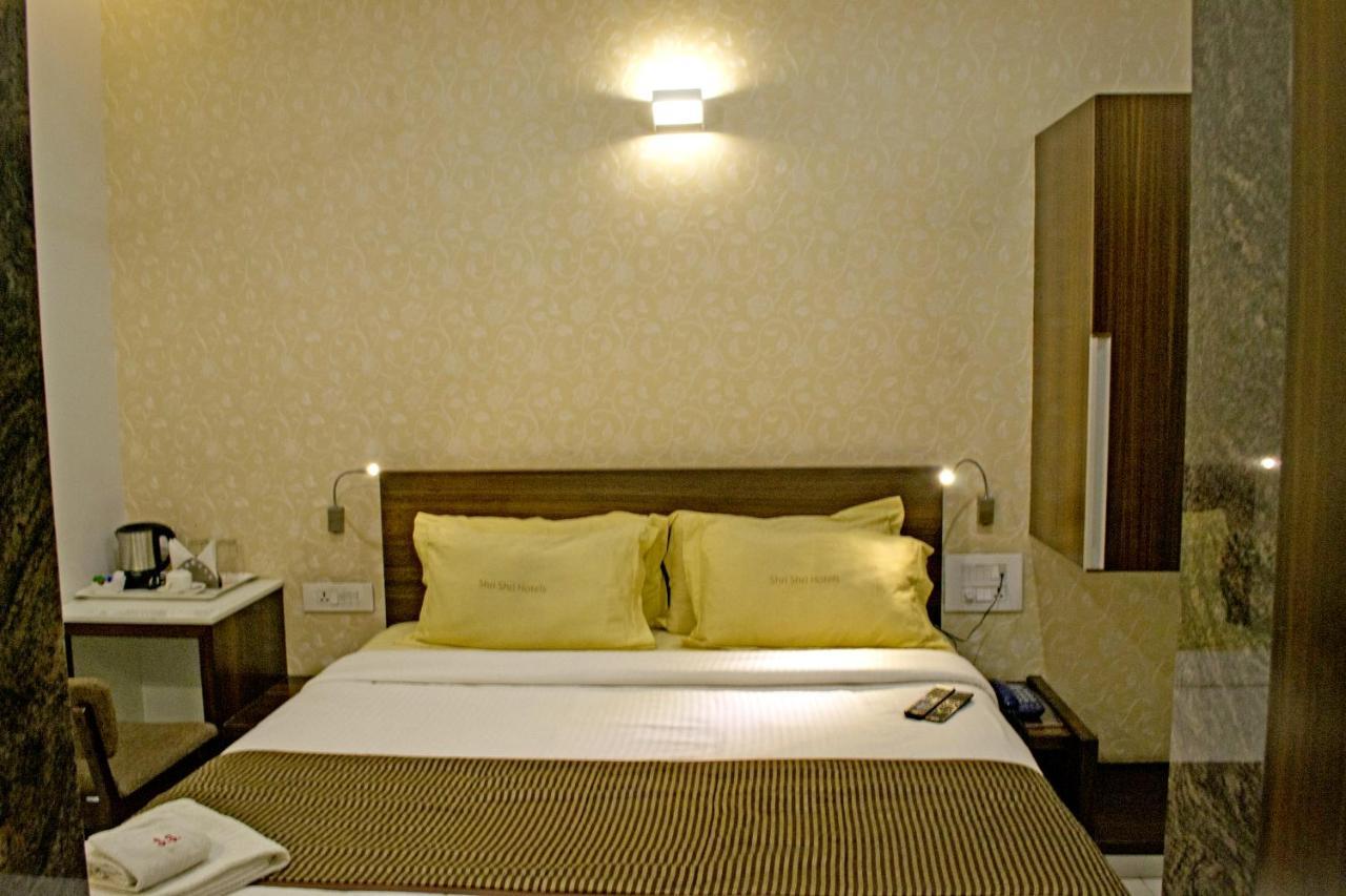 Hotel Sri Sri Executive, Colhapur Exterior foto