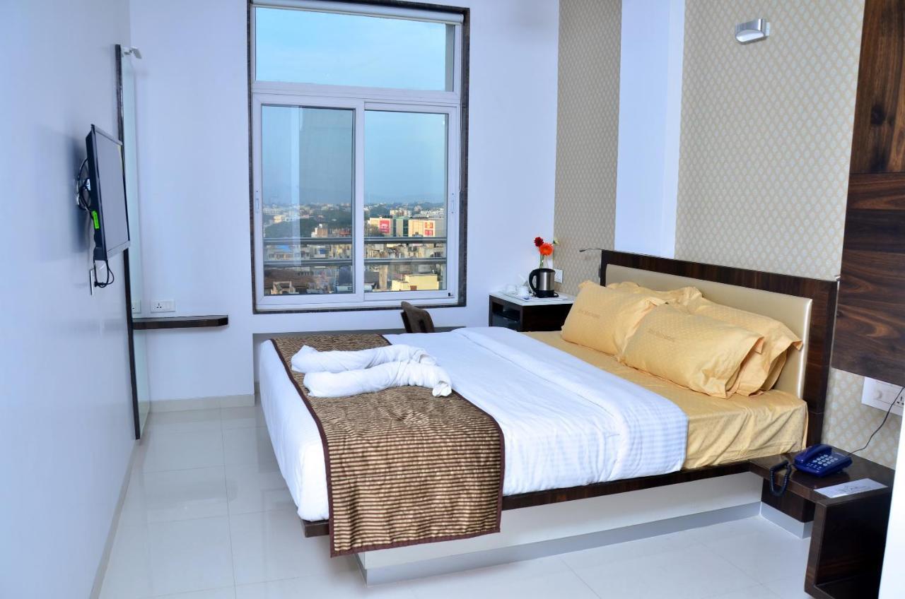 Hotel Sri Sri Executive, Colhapur Exterior foto