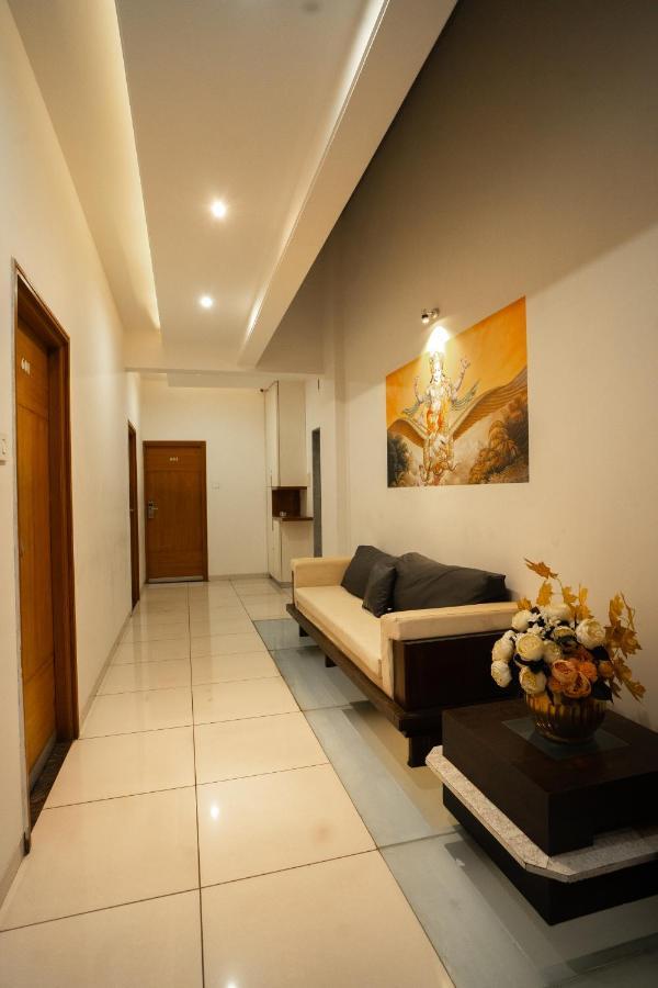 Hotel Sri Sri Executive, Colhapur Exterior foto