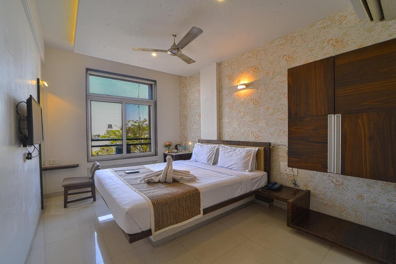 Hotel Sri Sri Executive, Colhapur Exterior foto