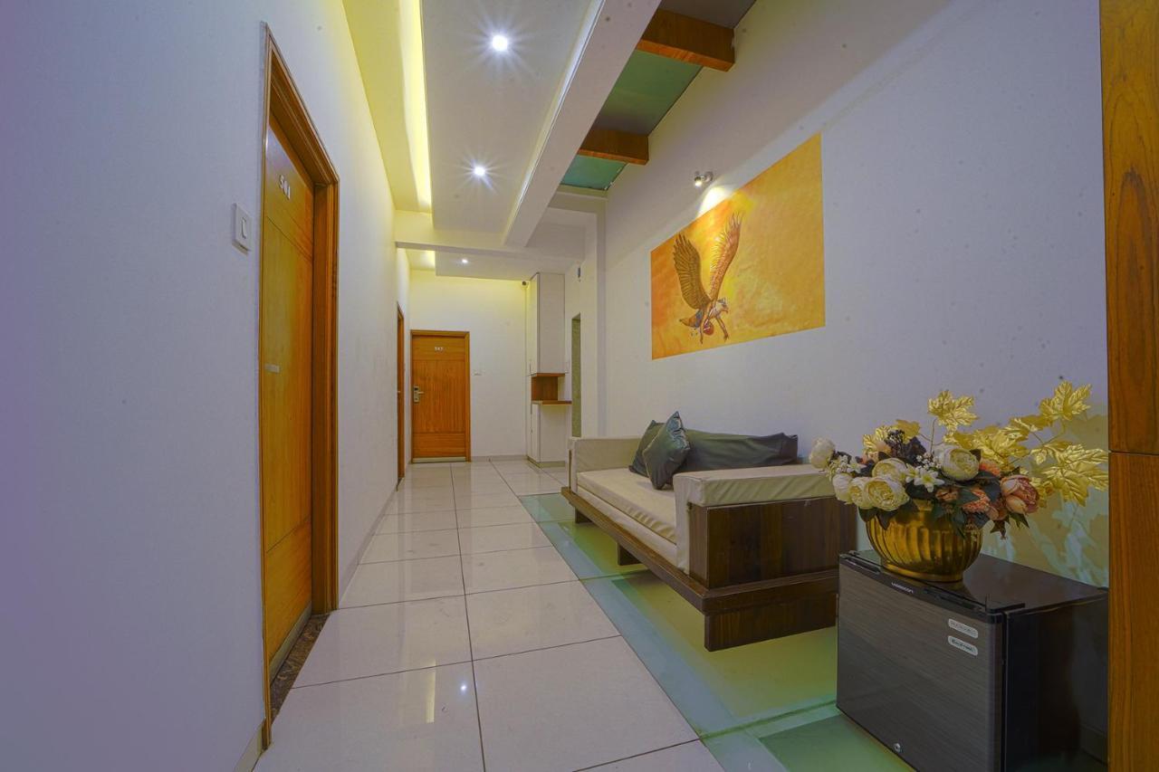 Hotel Sri Sri Executive, Colhapur Exterior foto
