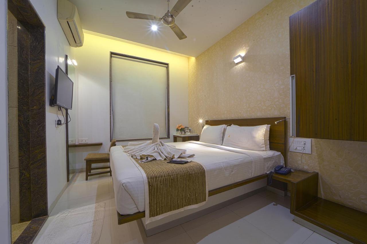 Hotel Sri Sri Executive, Colhapur Exterior foto