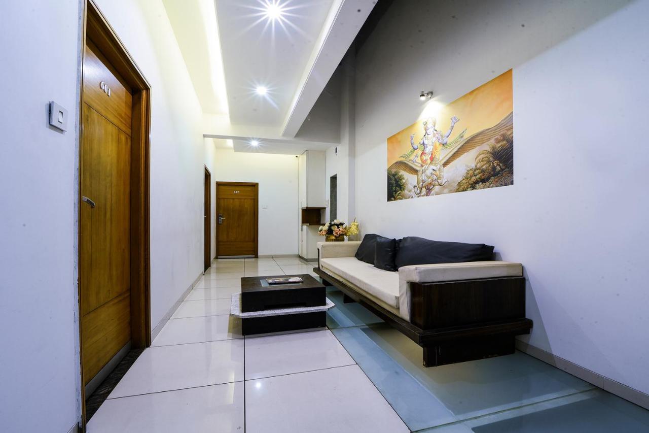 Hotel Sri Sri Executive, Colhapur Exterior foto