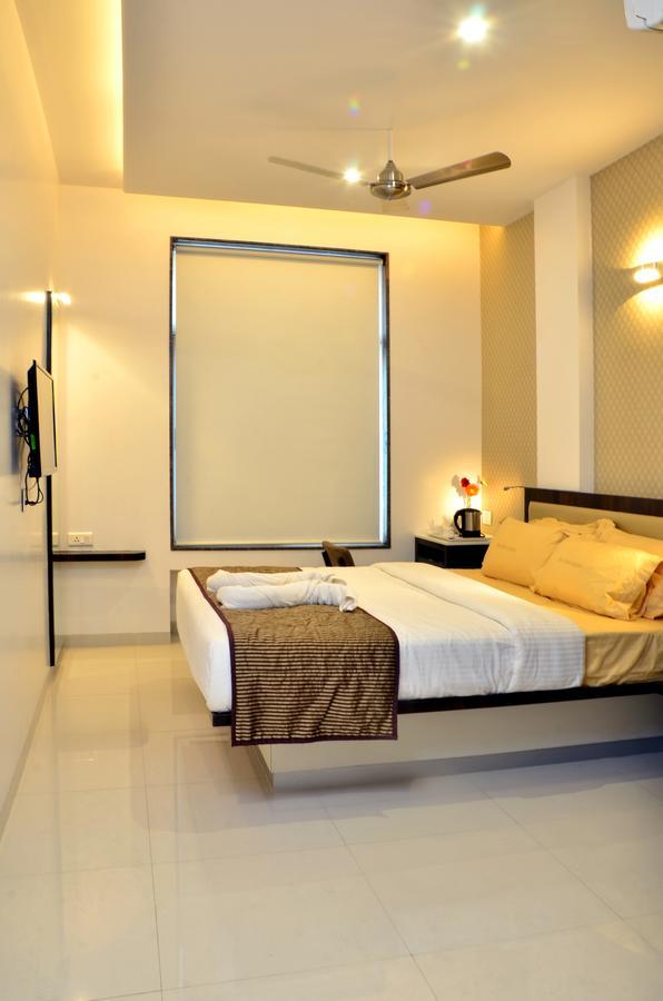 Hotel Sri Sri Executive, Colhapur Exterior foto