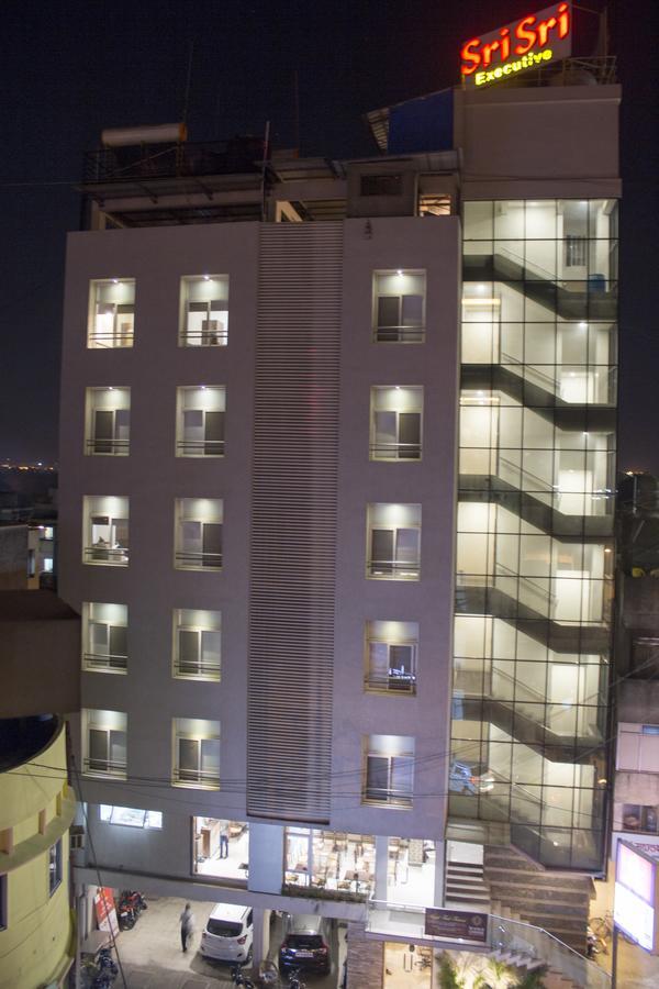 Hotel Sri Sri Executive, Colhapur Exterior foto
