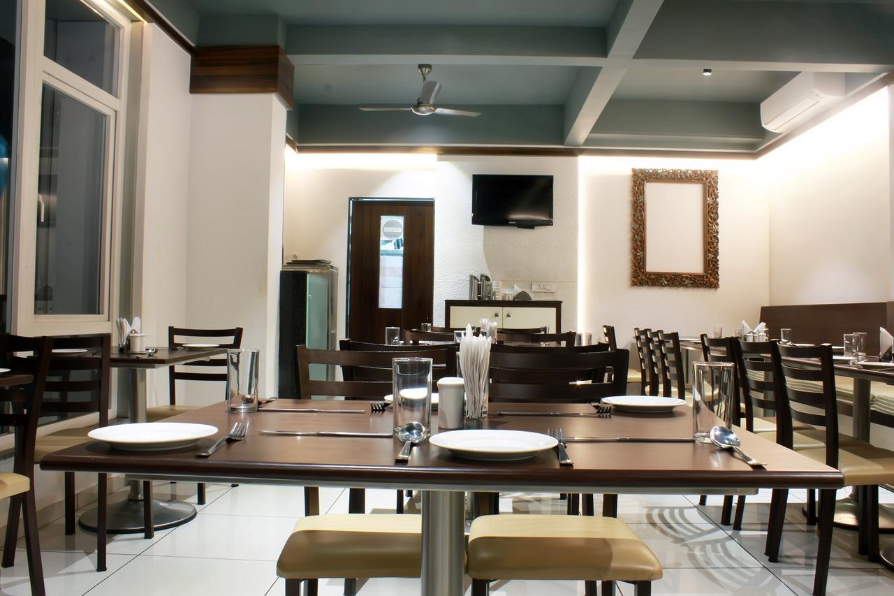 Hotel Sri Sri Executive, Colhapur Exterior foto
